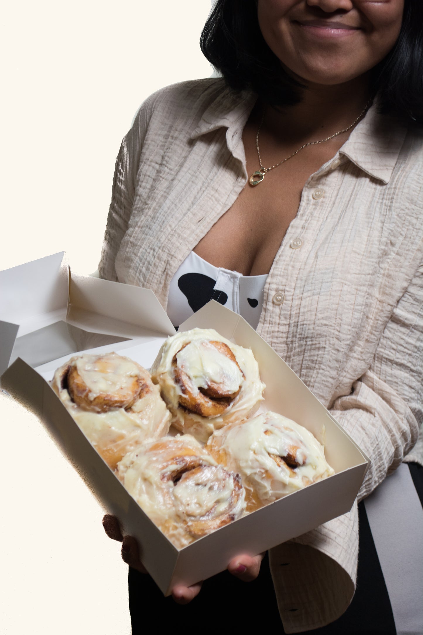 Caja de 4 Rollos de Canela con Queso Crema